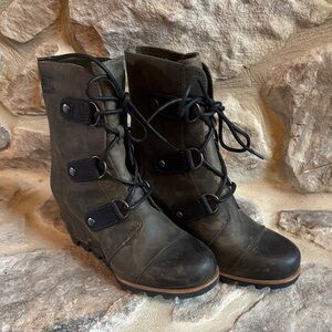 Sorel Dark Green Lace-Up Wedge Boots - worn 1x